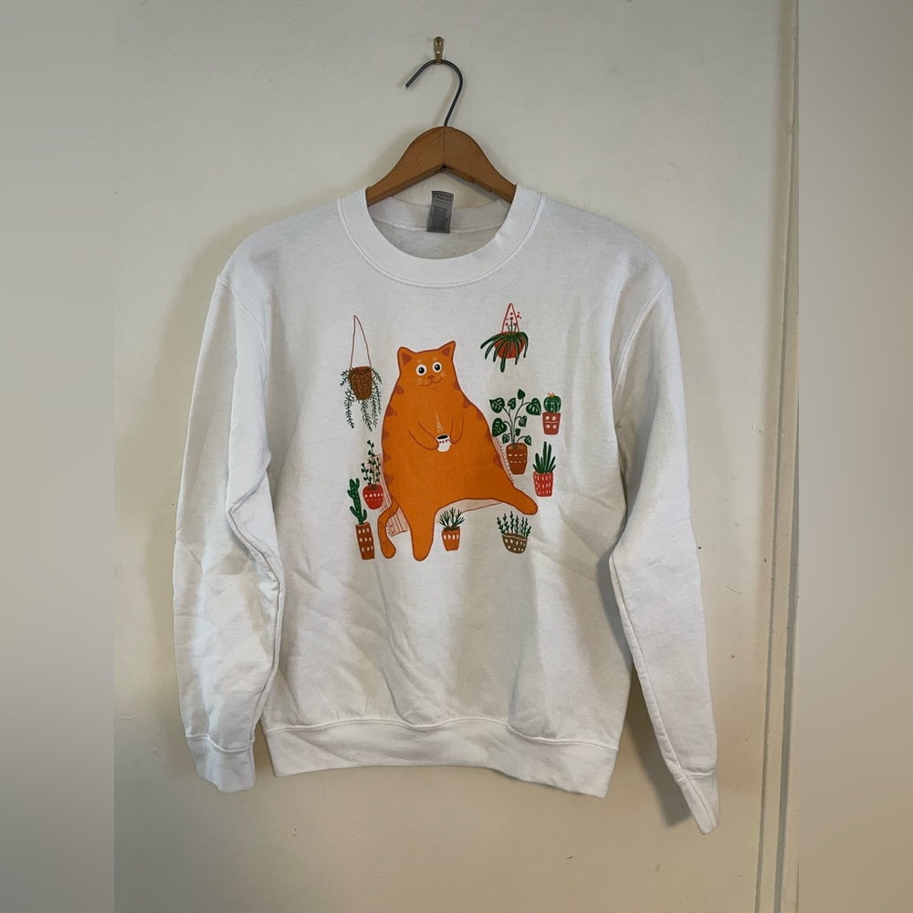 Gildan Heavy Blend White Sweatshirt With Cat Graphic